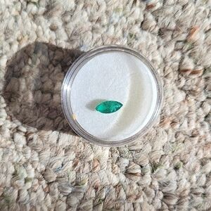 Vibrant 1 Carat Green Marquise Cut Emerald